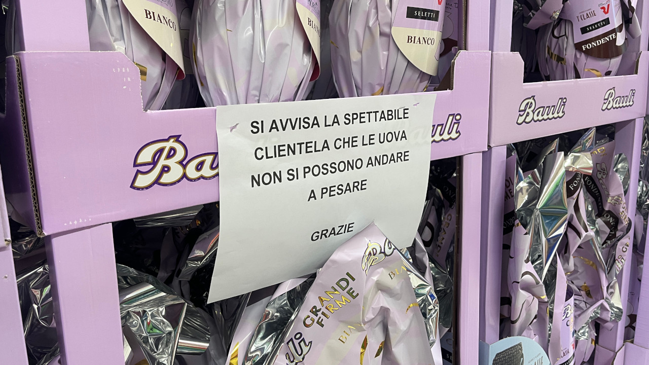 I cartelli di divieto di peso delle uova di pasqua