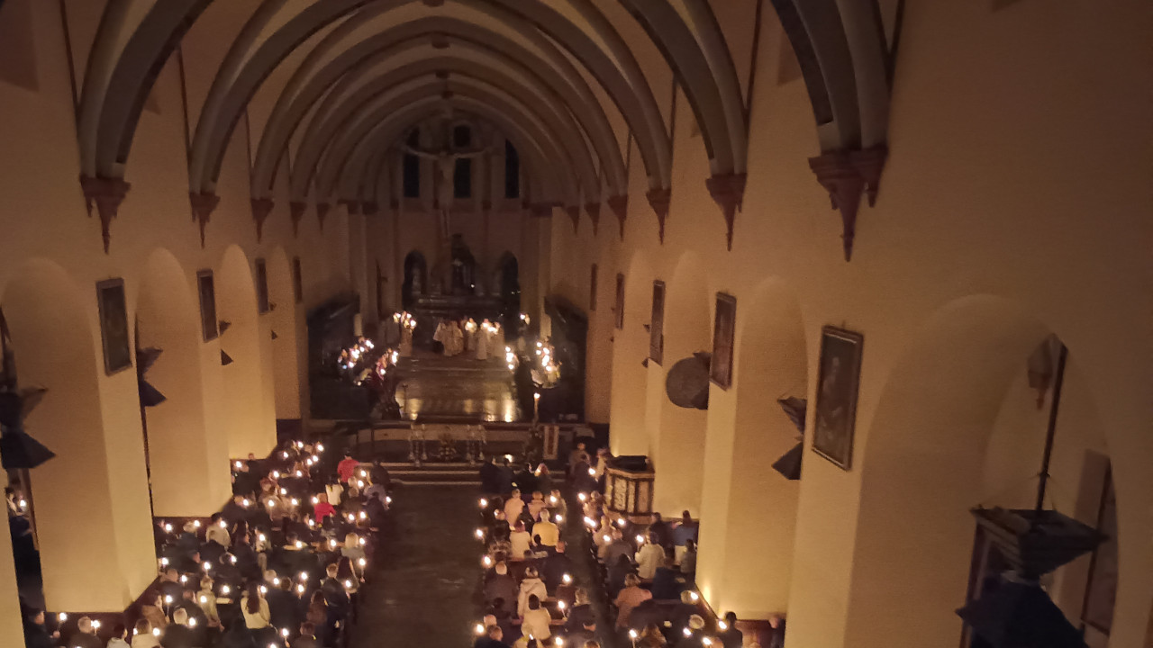 La Cattedrale di Aosta durante la veglia pasquale