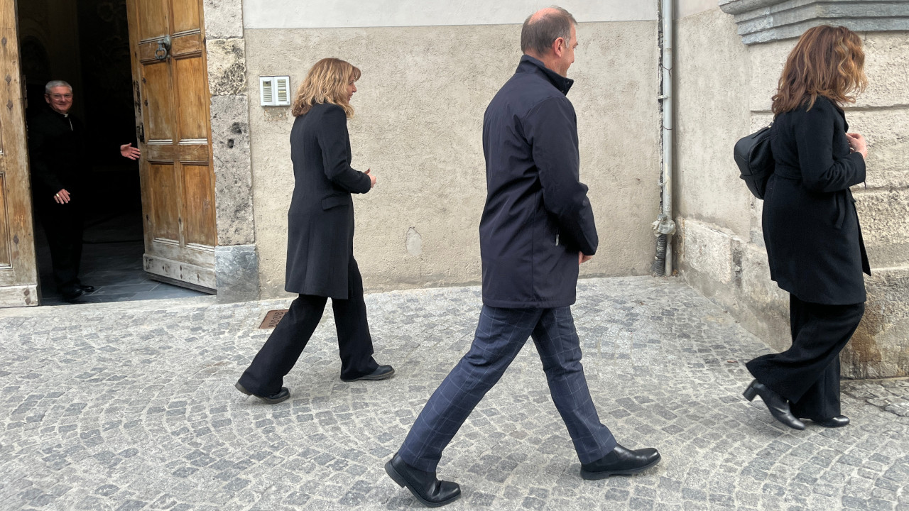 La nuova questore di Aosta lascia il Vescovado dopo aver portato l'olio di Capaci