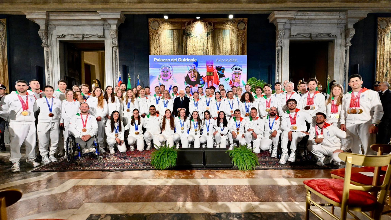 Foto di gruppo degli atleti di Milano-Cortina 2026 al Quirinale
