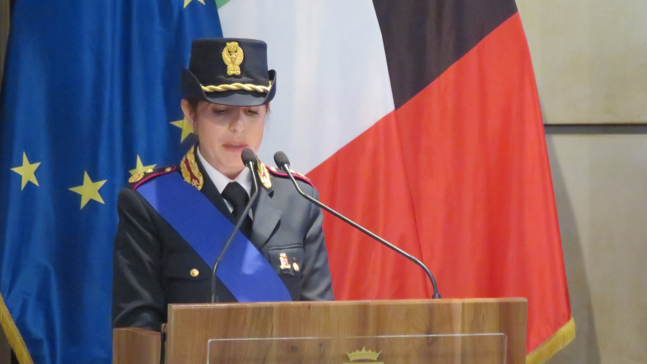 Francesca Pescara Di Diana mentre legge il messaggio del ministro dell'Interno