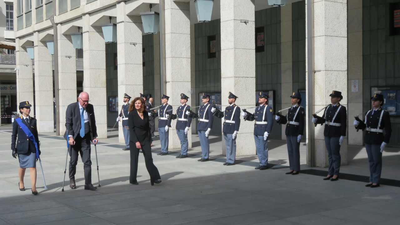 L'ingresso a Palazzo regionale della questore e del presidente della Regione