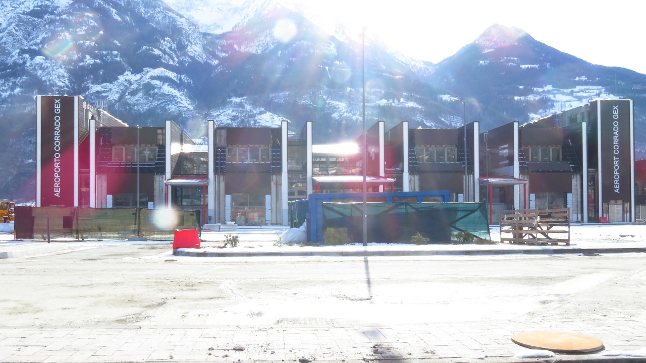 Il terminal dell'aeroporto in costruzione