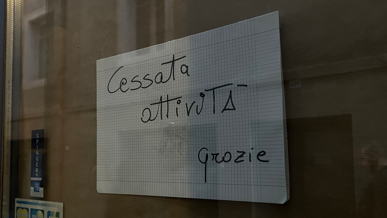 L'avviso di una 'cessata attività' ad Aosta