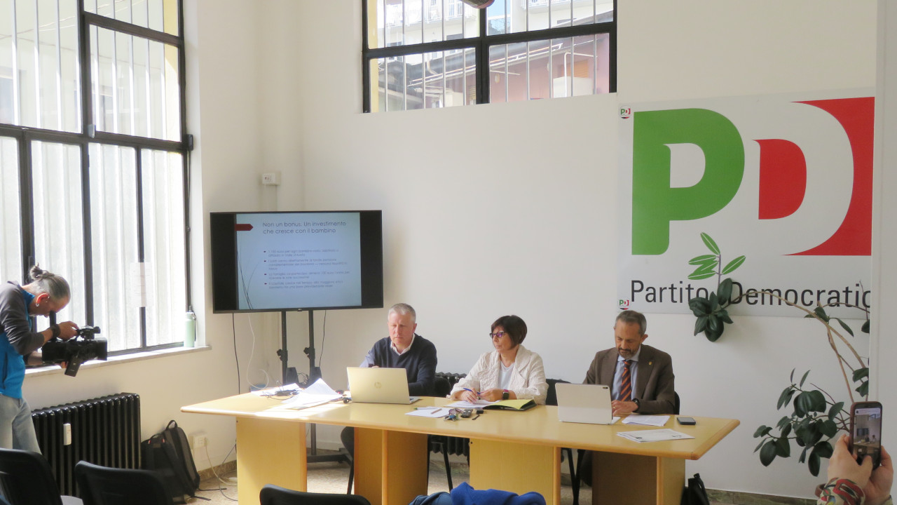 I consiglieri regionale del Partito Democratico durante la presentazione della proposta di legge