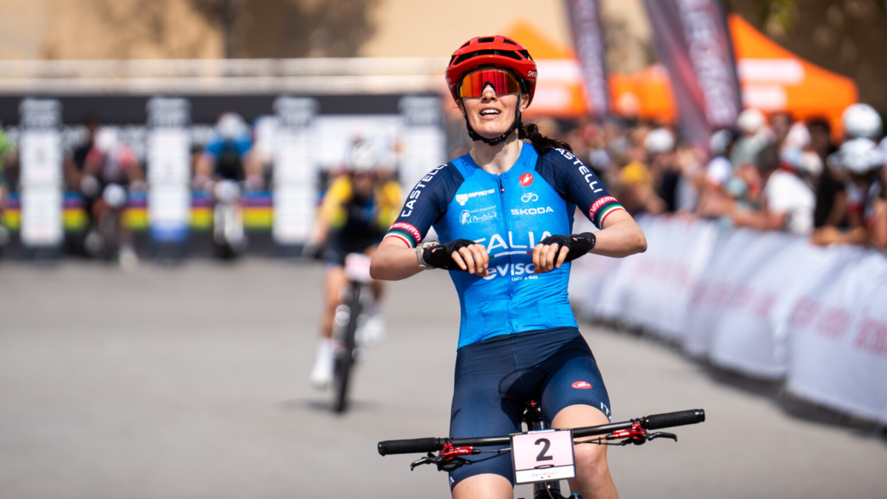 Gaia Tormena al traguardo della finale dell'UCI XCE World Championship