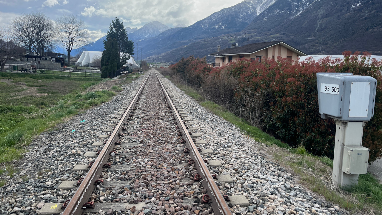La ferrovia, a binario unico, a Saint-Christophe