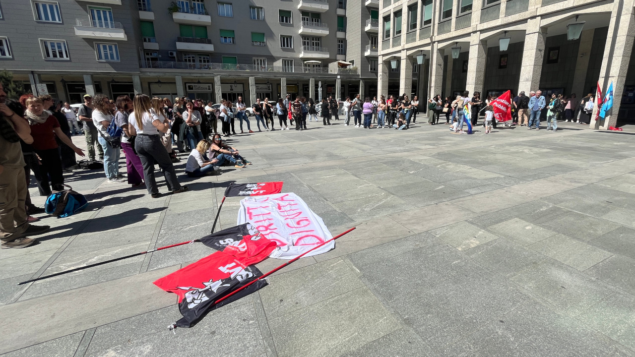 La manifestazione degli operatori di sostegno in piazza Deffeyes ad Aosta