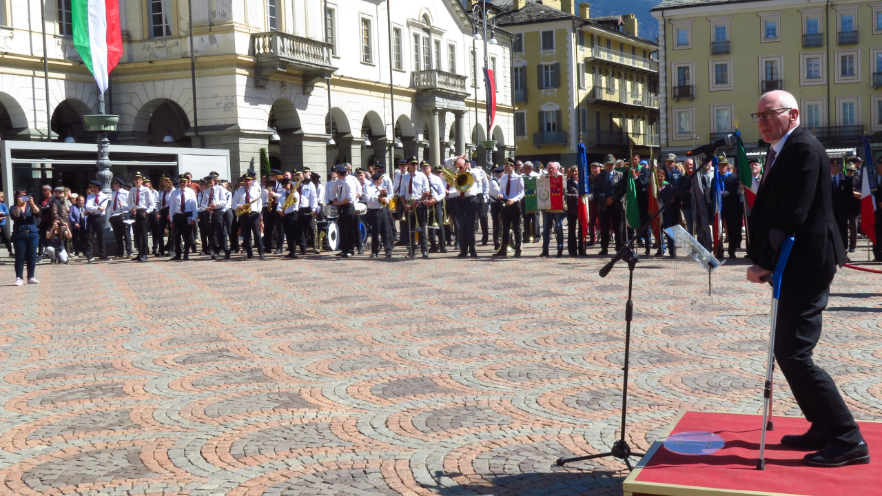Il presidente della Regione, Renzo Testolin, durante il suo discorso