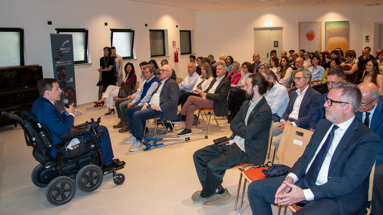 L'assessore Leonardo Lotto all'incontro sul 'Progetto Bandiera'