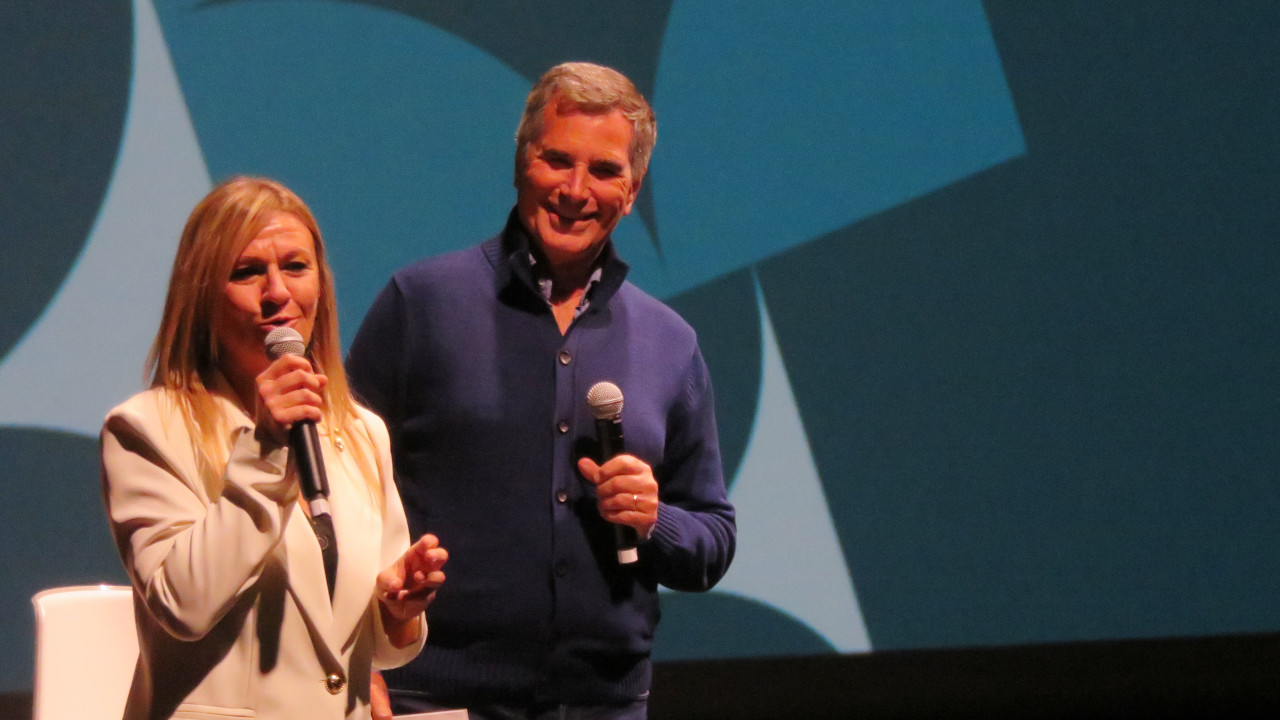 La dirigente regionale Alessia Favre ed il direttore artistico della Saison Culturelle Giorgio Gallione