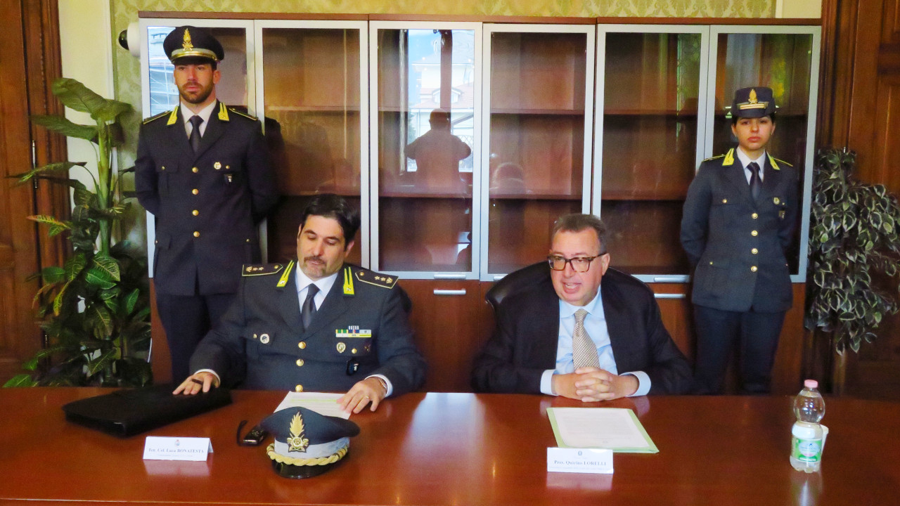 Il Tenente Colonnello Luca Bonatesta, comandante del Nucleo PEF della Guardia di Finanza di Aosta e Quirino Lorelli, procuratore regionale della Corte dei conti