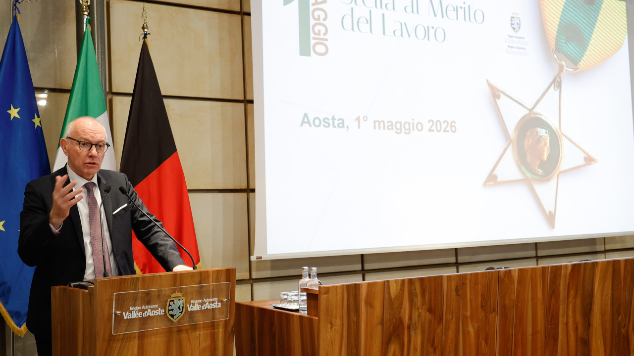 Il presidente della Regione, Renzo Testolin, durante il suo discorso alla cerimonia