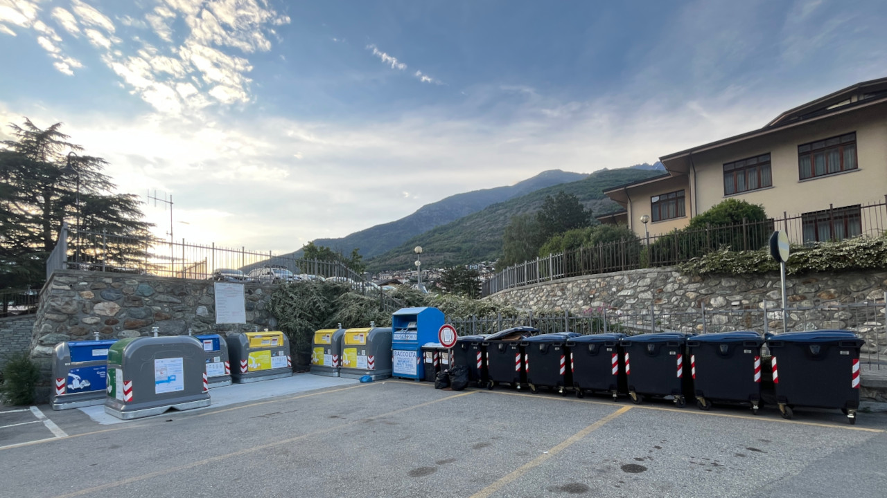 L'area di raccolta rifiuti al Villair di Quart