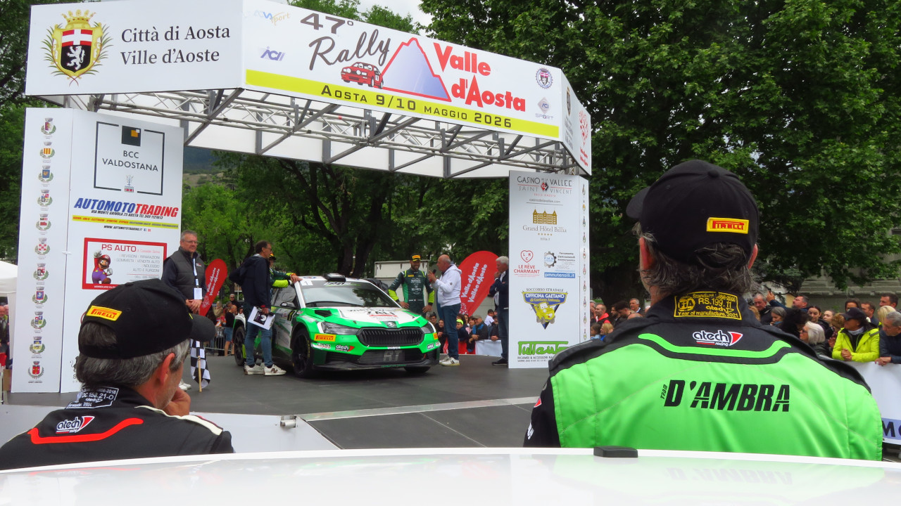 Igor d'Herin ed Elwis Chentre osservano l'arrivo di Ivan Carmellino e Max Minazzi