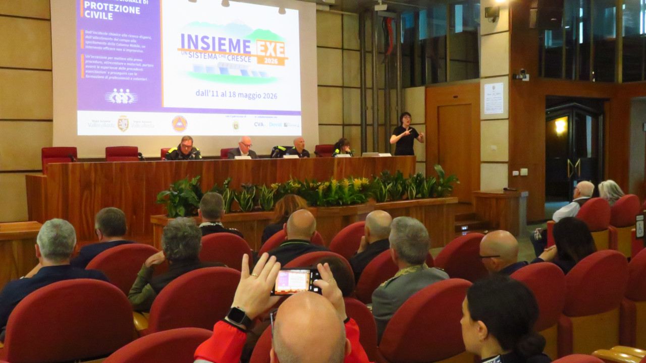 Il pubblico alla presentazione dell'esercitazione 2026 della Protezione civile della Valle d'Aosta