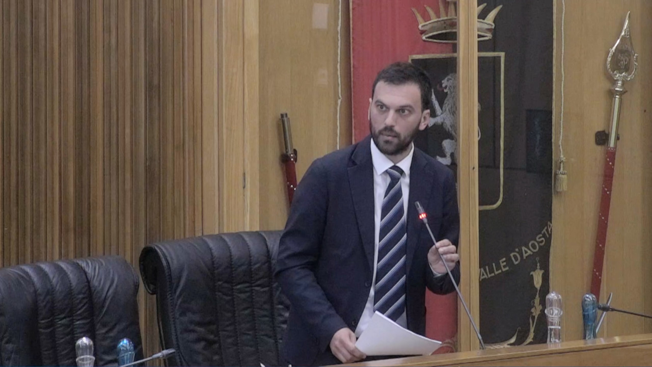 TESTOLIN TORNA PRESIDENTE, MA LA VALLE RESTA SUB IUDICE: SCONTRO IN CONSIGLIO 2 Marco Carrel durante la riunione del Consiglio Valle del 13 maggio 2026