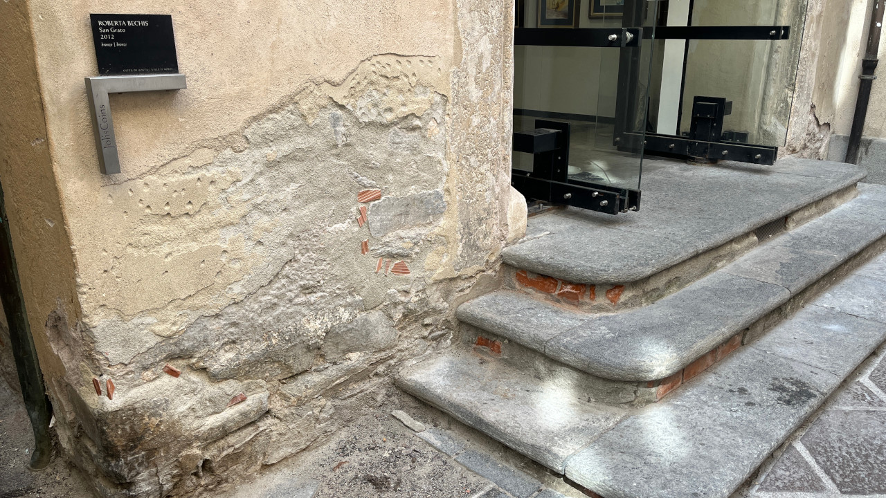 La zona del centro storico di Aosta dove c'era la statua di San Grato