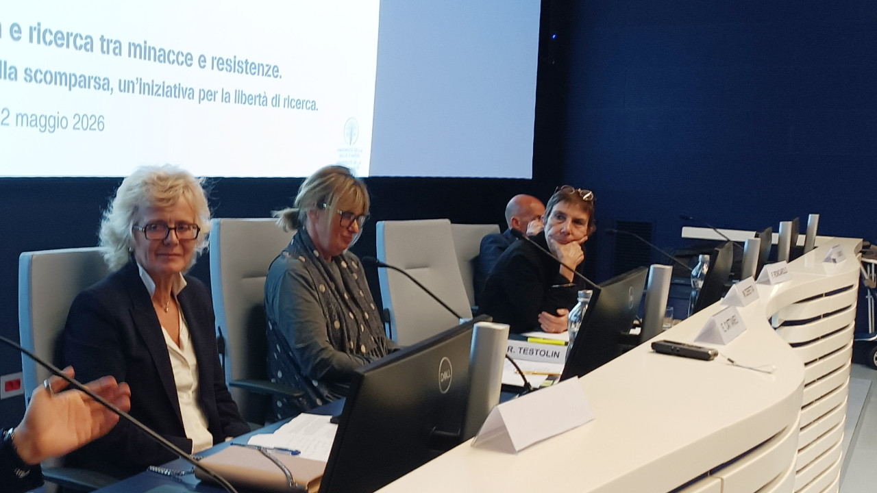 Il tavolo dei relatori dell'incontro aostano, con in primo piano la senatrice Elena Cattaneo