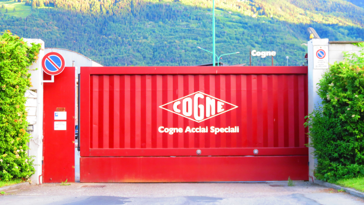 Uno degli ingressi della Cogne acciai speciali