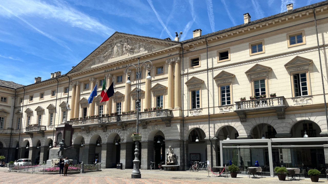 CORTE COSTITUZIONALE, STOP ALLA NORMA SUL SEGRETARIO GENERALE DI AOSTA 2 L'Hôtel de Ville di Aosta