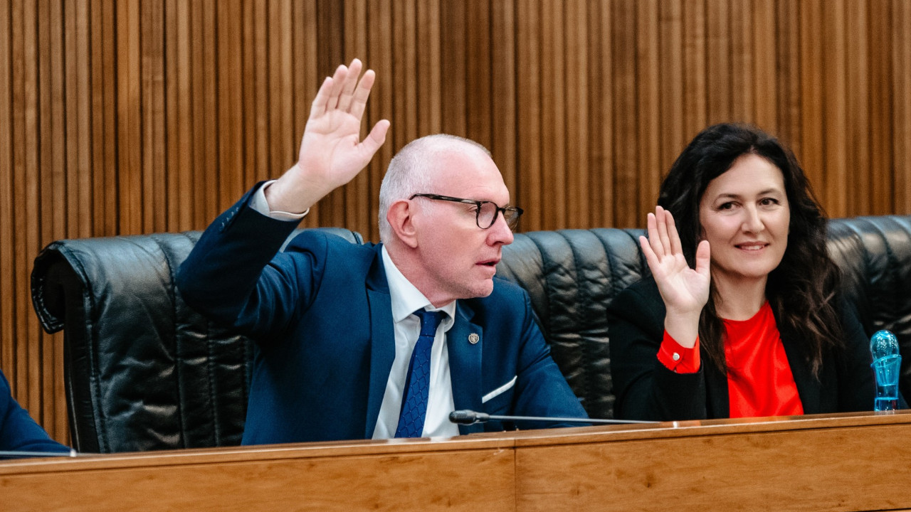 Cristina Machet con Renzo Testolin nella prima riunione del Consiglio Valle della XVII legislatura