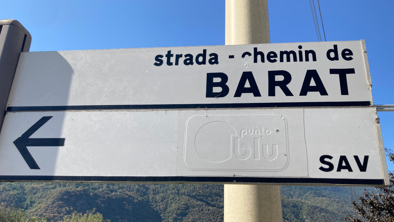 Il cartello che indica la sede della SAV, a Châtillon