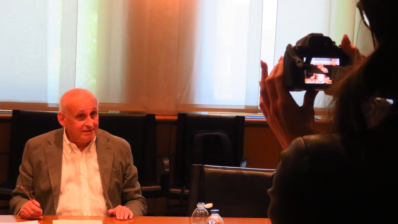 Alberto Zucchi durante la conferenza stampa di Fratelli d'Italia
