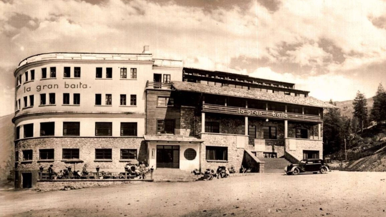 L'hotel La Gran Baita di Breuil-Cervinia in un'immagine storica