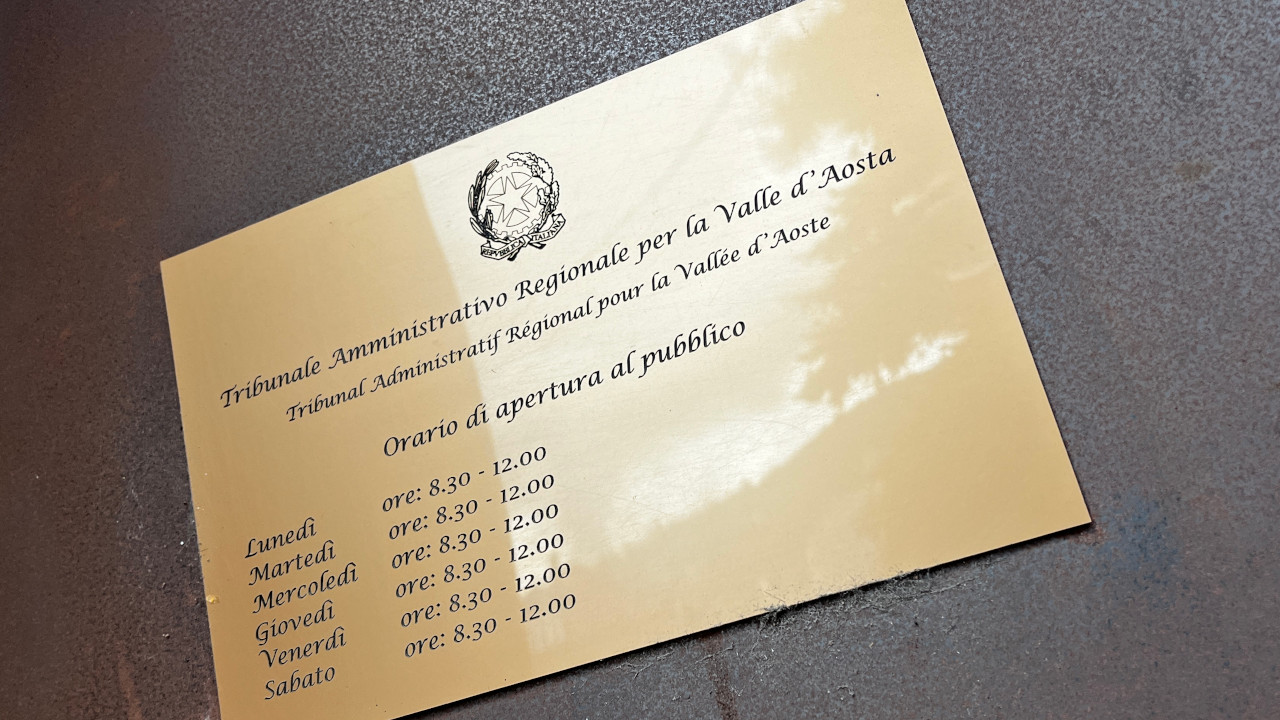 IL CONSIGLIO DI STATO HA RESPINTO IL RICORSO DI GIRARDINI: ROCCO RESTA SINDACO DI AOSTA 3 L'insegna con gli orari del TAR della Valle d'Aosta