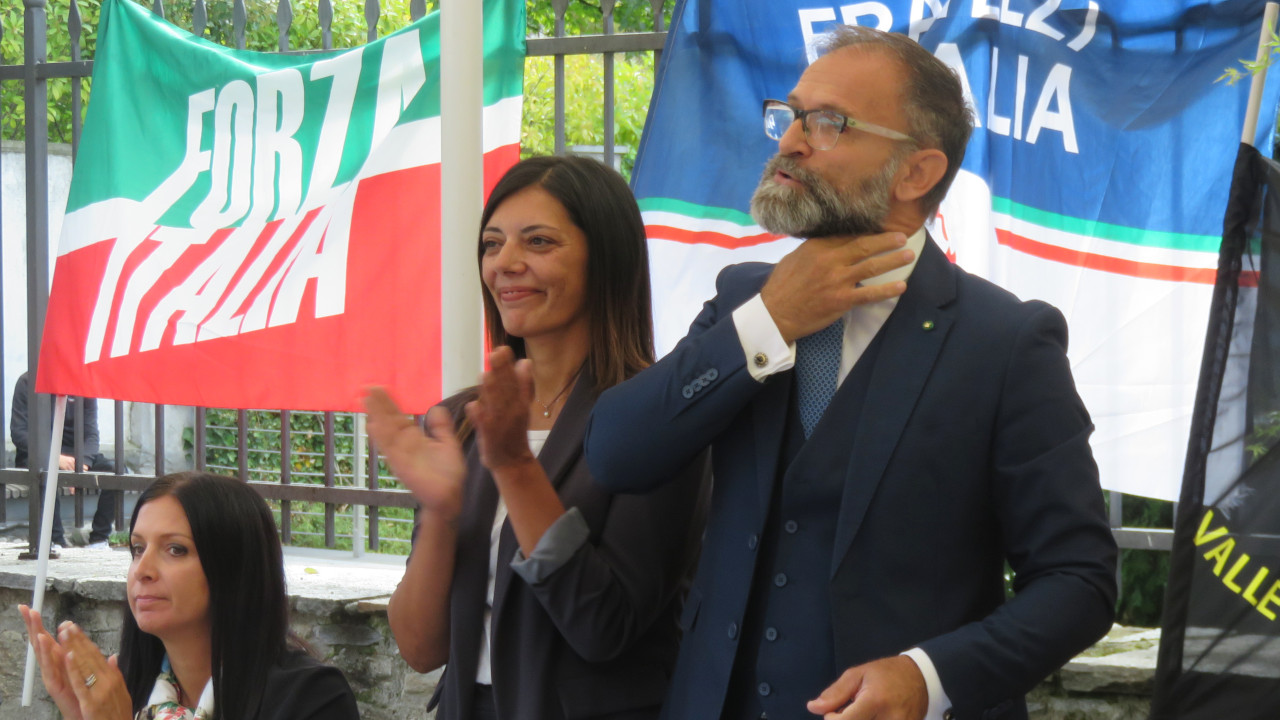 IL CONSIGLIO DI STATO HA RESPINTO IL RICORSO DI GIRARDINI: ROCCO RESTA SINDACO DI AOSTA 2 Sonia Furci e Giovanni Girardini durante la campagna elettorale del 2025
