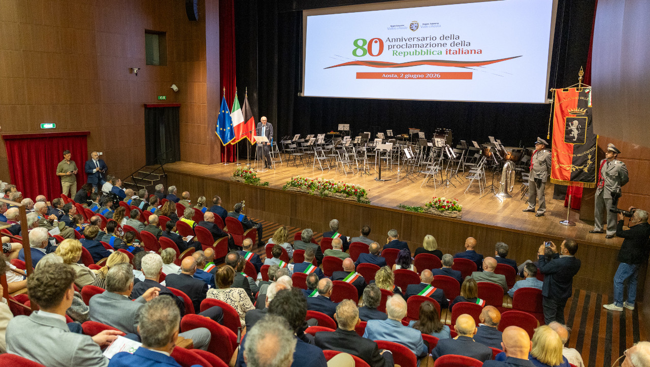 Il presidente Renzo Testolin alle celebrazioni dell'80° della Repubblica