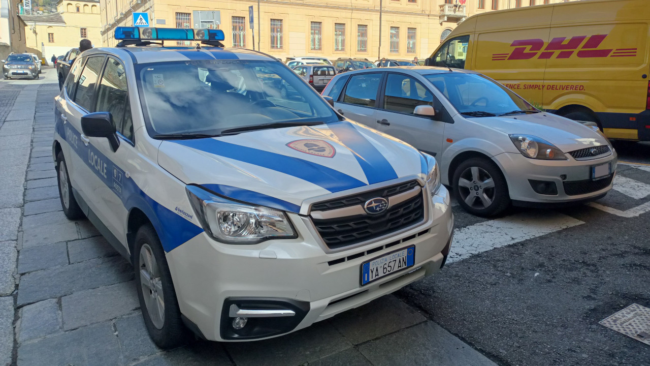 La 'Subaru' della Polizia locale di Aosta