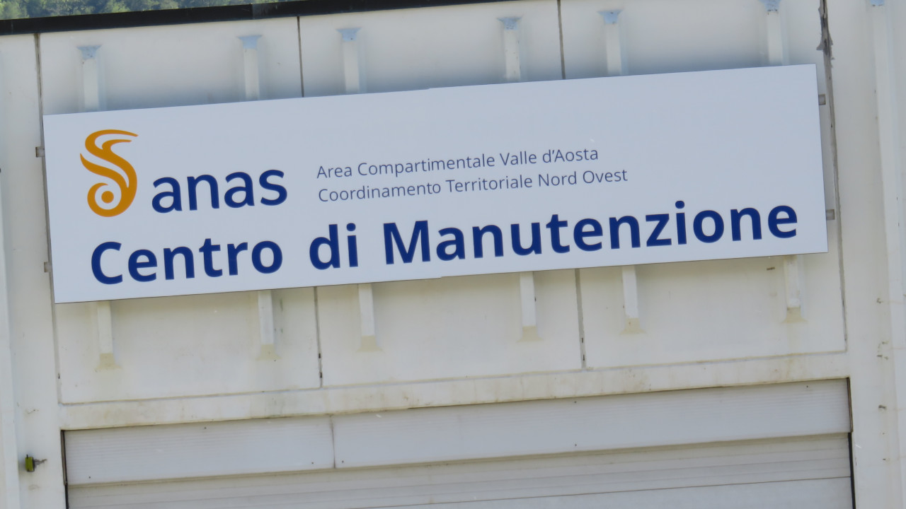 L'insegna del Centro di manutenzione Anas a Quart