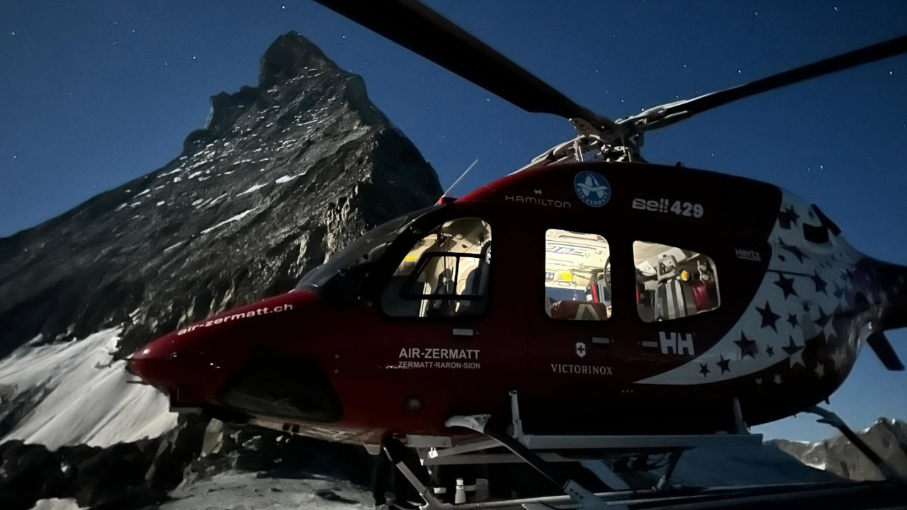 SETTE ALPINISTI MORTI IN 24 ORE TRA GRAN PARADISO, CERVINO E MONTE BIANCO 1 L'elicottero di Air Zermatt