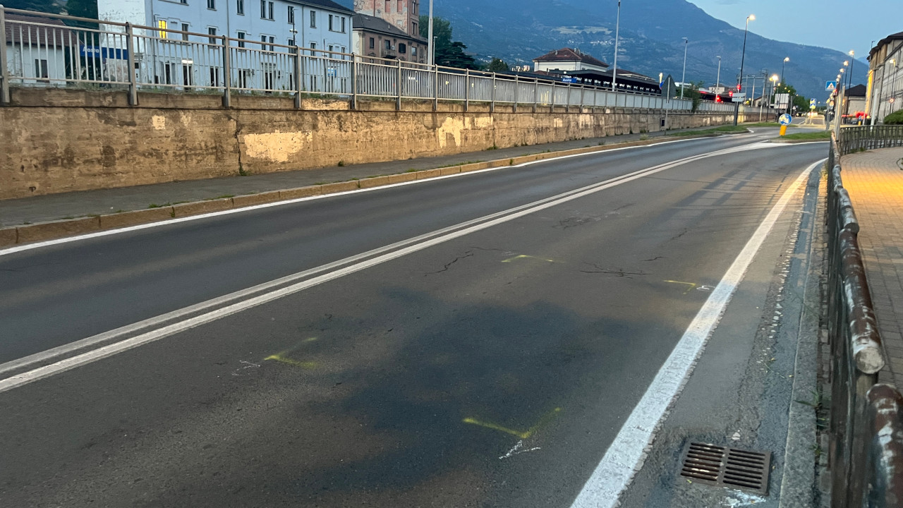 TRAVOLTO DA UN’AUTO AD AOSTA, È MORTO CARLO CURTAZ 1 La zona di via Paravera ad Aosta dove è stato travolto Carlo Curtaz