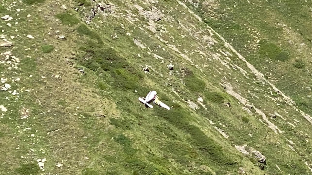 INCIDENTE AEREO SOPRA IL RIFUGIO FRASSATI, TRE FERITI SVIZZERI SOCCORSI IN QUOTA 1 L'aereo precipitato nelle vicinanze del rifugio Frassati