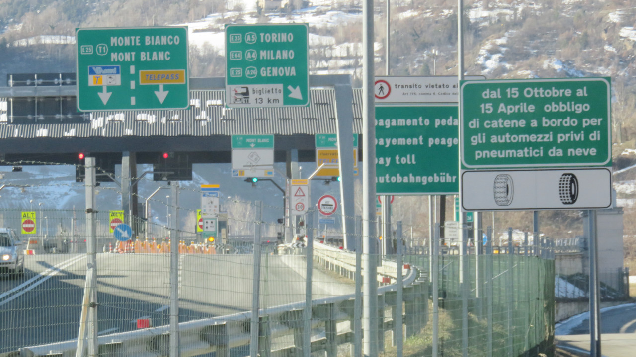 Il casello della A5 di Aosta ovest a Saint-Pierre