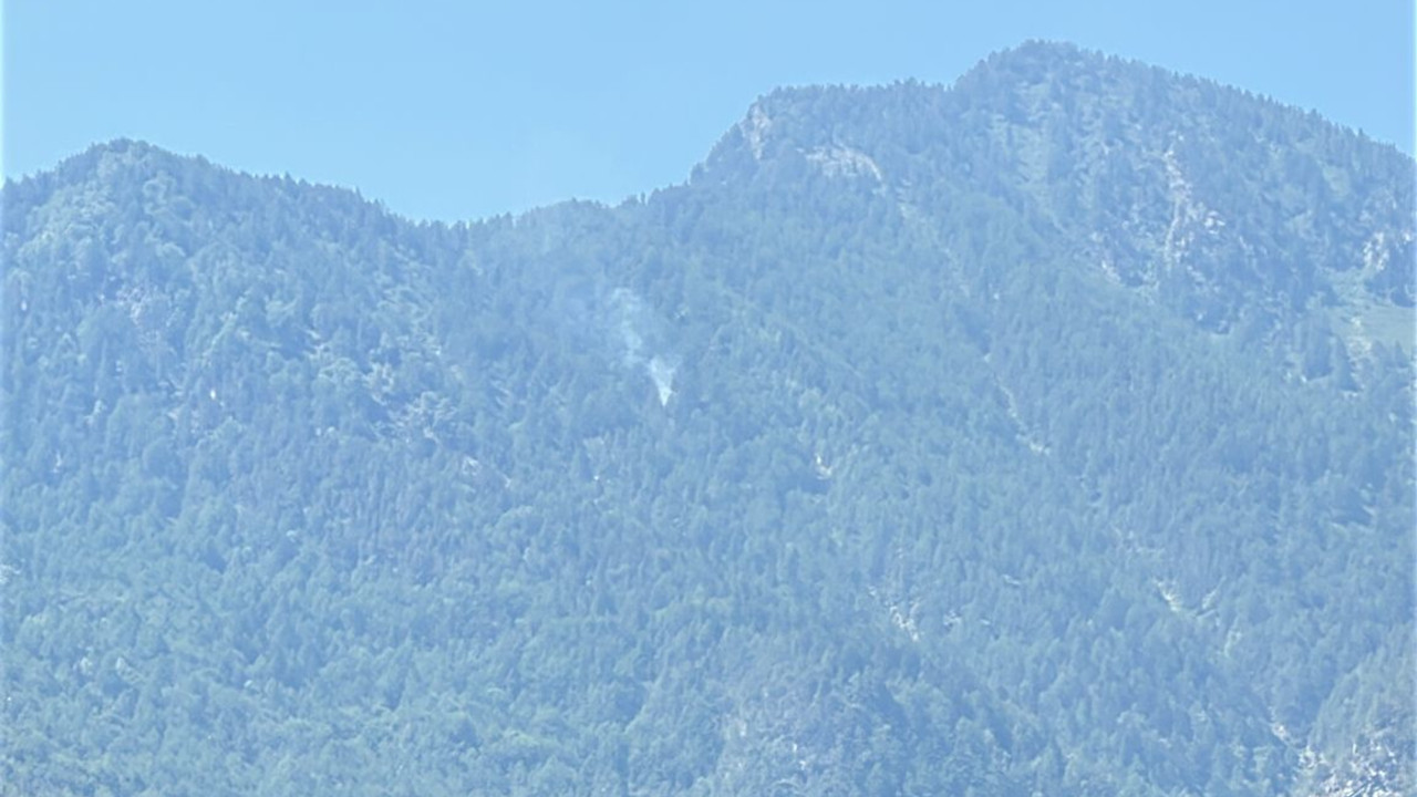 Il fumo dell'incendio sul Mont Lian a Montjovet