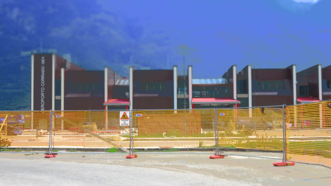 Il terminal dell'aeroporto 'Corrado Gex' di Saint-Christophe in costruzione