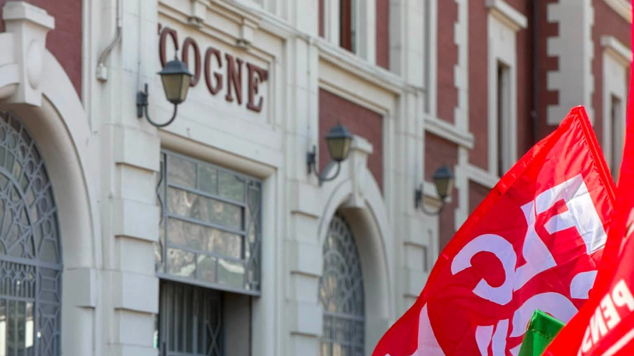 L'ingresso della Cogne acciai speciali di Aosta durante lo sciopero del 7 luglio