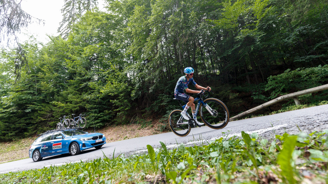 Henrique Bravo impegnato nella cronoscalata della prima tappa del Giro della Valle d’Aosta [foto Alexis Courthoud]