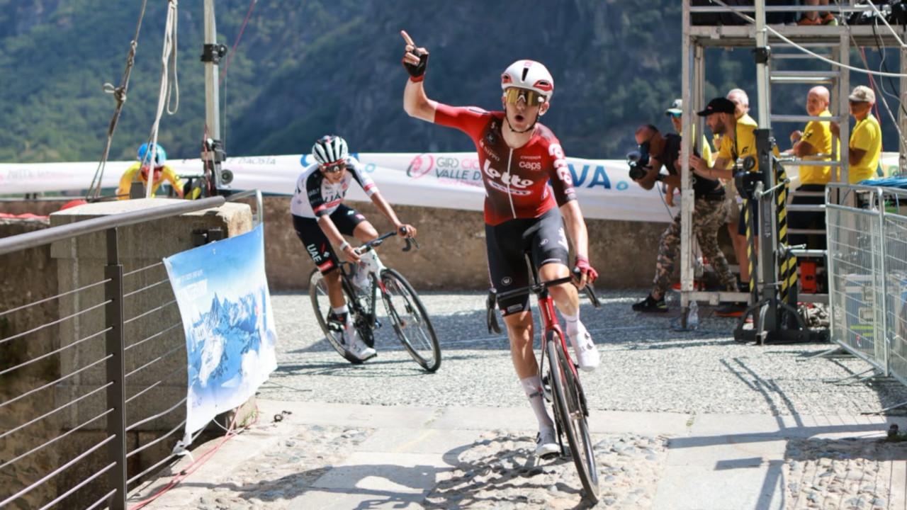GIRO DELLA VALLE D’AOSTA 2026, RITMO SUDAMERICANO: BRAVO TRIONFA, RAMÍREZ E GAL PROTAGONISTI 2 Il belga Niels Driesen, vincitore della seconda tappa del Giro della Valle d’Aosta