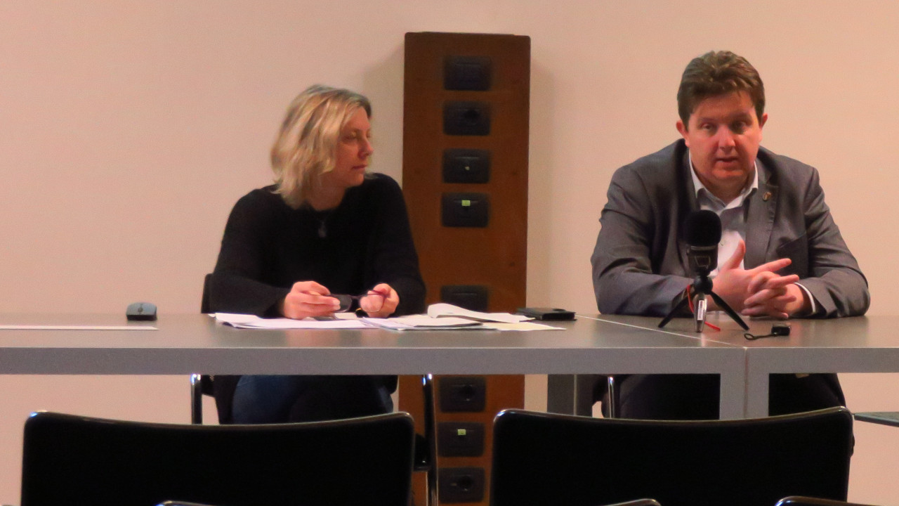 La sovrintendente agli studi Marina Fey insieme all'assessore Erik Lavevaz